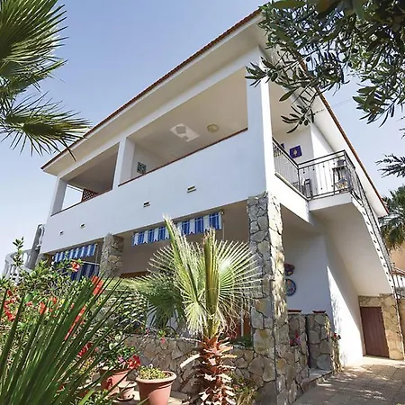 Comfortable In San Giorgio, 90 M² + Private Garden Apartment