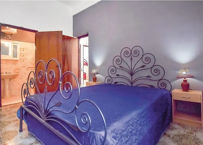 Comfortable In San Giorgio, 90 M² + Private Garden شاكا