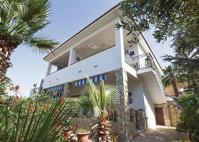 Comfortable In San Giorgio, 90 M² + Private Garden شقة